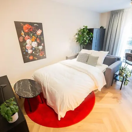 Apartment Alphabet 1br Serviced