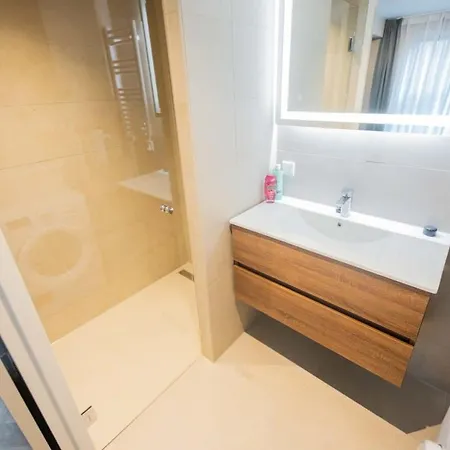 Alphabet 1br Serviced Apartment *