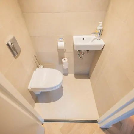 Apartment Alphabet 1br Serviced