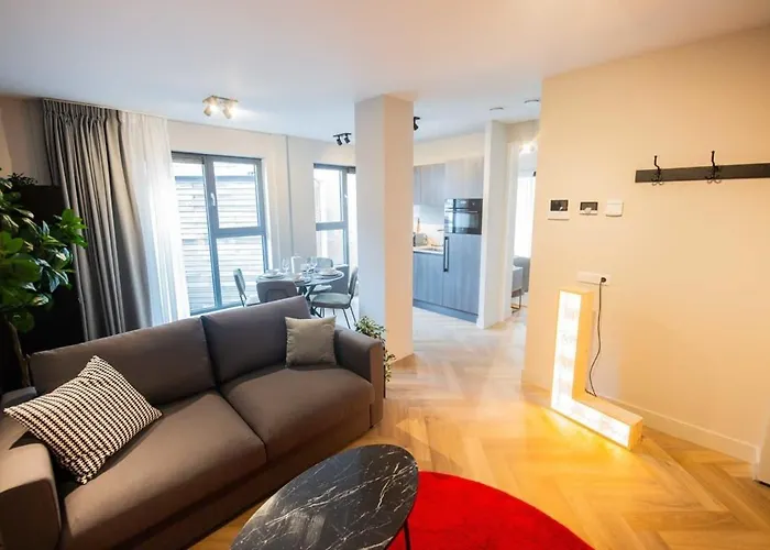 Alphabet 1br Serviced *