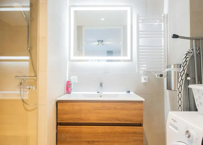 Alphabet 1br Serviced *